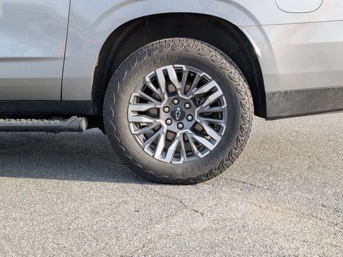 Used 2025 Chevrolet Suburban Z71 image 14