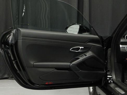Used 2023 Porsche 718 Cayman RWD image 13