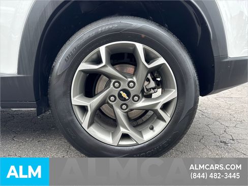 Used 2025 Chevrolet Trax LT w/ LT Convenience Package image 23
