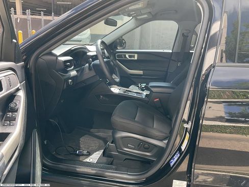 Used 2023 Ford Explorer XLT RWD image 8