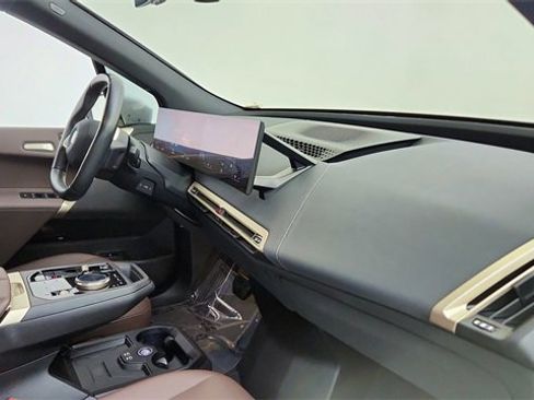 Used 2022 BMW iX xDrive50 w/ Premium Package image 20
