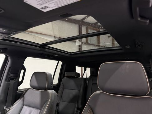 Used 2024 GMC Yukon XL SLT image 24