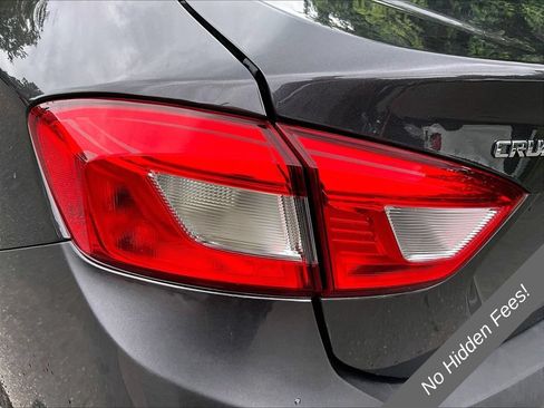 Used 2017 Chevrolet Cruze Premier FWD image 23