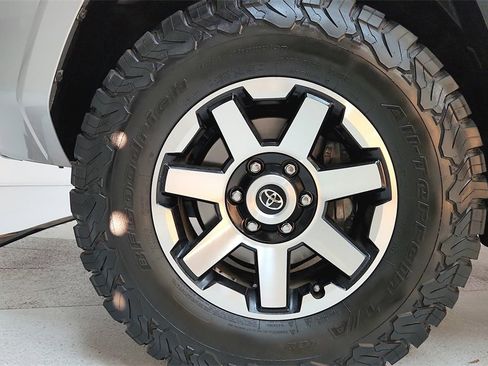 Used 2018 Toyota 4Runner TRD Off-Road image 21