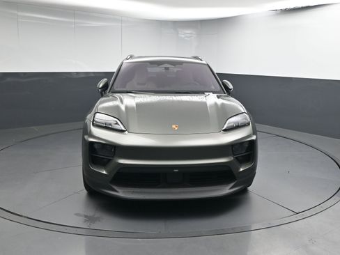 Certified 2025 Porsche Macan 4 Electric image 30