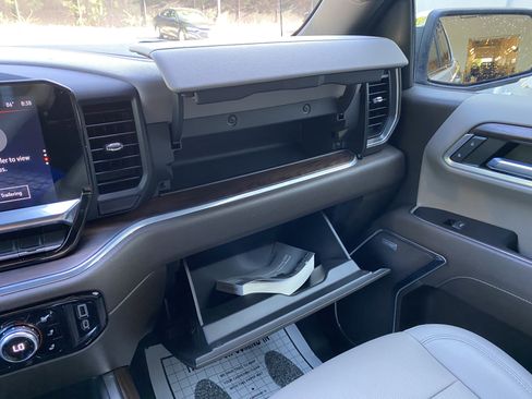 Used 2022 GMC Sierra 1500 SLT w/ SLT Premium Package AWD/4WD image 33