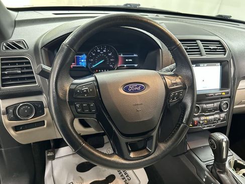 Used 2018 Ford Explorer XLT w/ Equipment Group 202A image 4