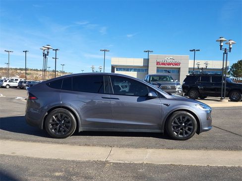 Used 2022 Tesla Model X image 3