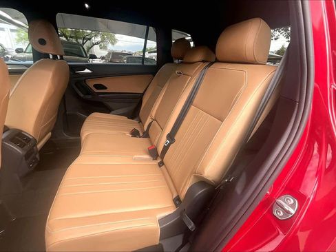 Used 2023 Volkswagen Tiguan SE w/ Panoramic Sunroof Package image 21