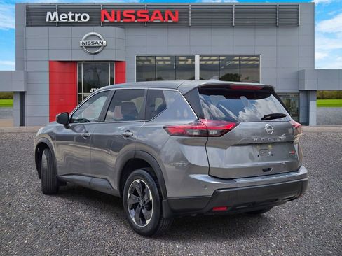 Certified 2024 Nissan Rogue SV FWD image 3