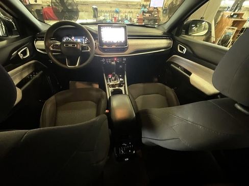 Used 2023 Jeep Compass Sport AWD/4WD image 3