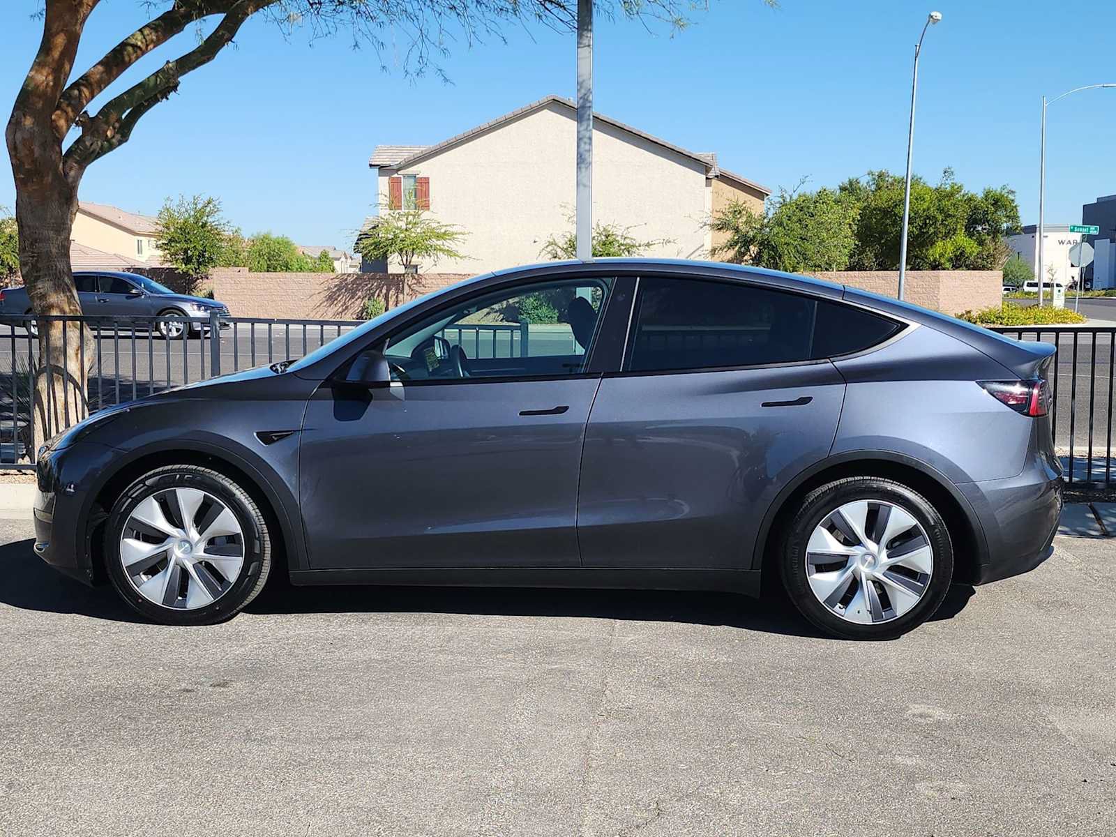 Used 2023 Tesla Model Y Long Range AWD/4WD image 5