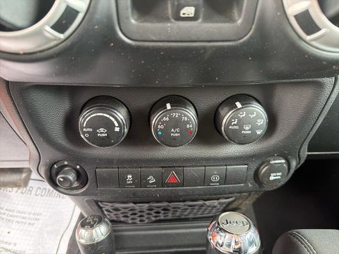 Used 2012 Jeep Wrangler Unlimited Sahara w/ Dual Top Group AWD/4WD image 21