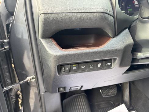 Used 2020 Toyota RAV4 Limited image 18