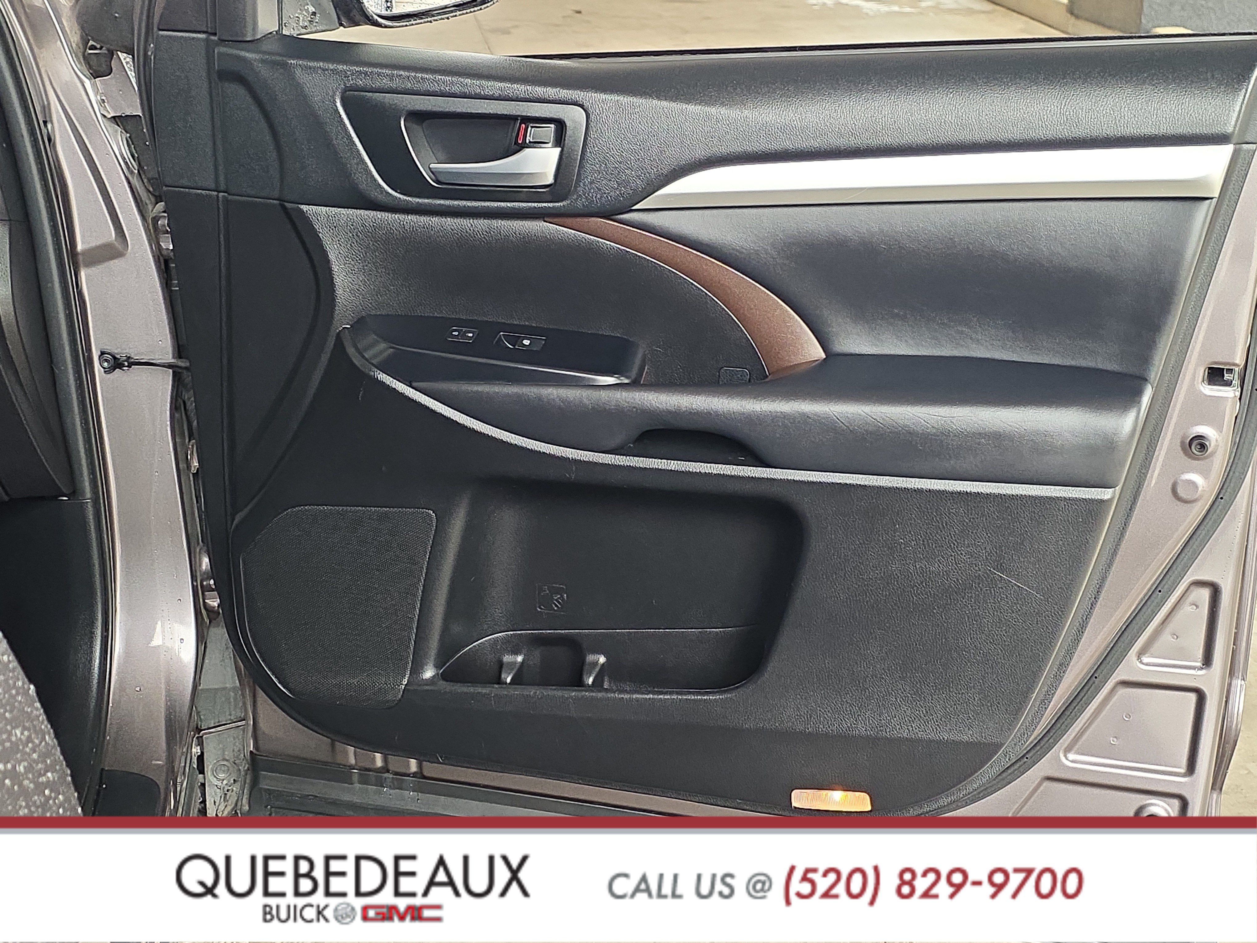 Used 2019 Toyota Highlander XLE FWD image 32