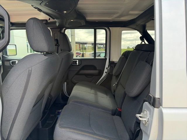 Used 2024 Jeep Wrangler Unlimited Sahara AWD/4WD image 10