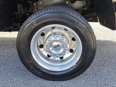 Certified 2021 Ford F450 Platinum w/ FX4 Off-Road Package image 4