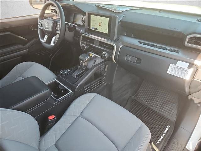 Used 2025 Toyota Tacoma SR5 AWD/4WD image 27