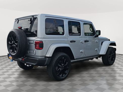 Used 2024 Jeep Wrangler Unlimited Sahara AWD/4WD image 5