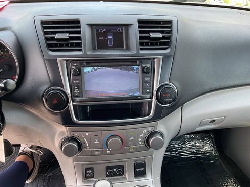 Used 2013 Toyota Highlander SE AWD/4WD image 20