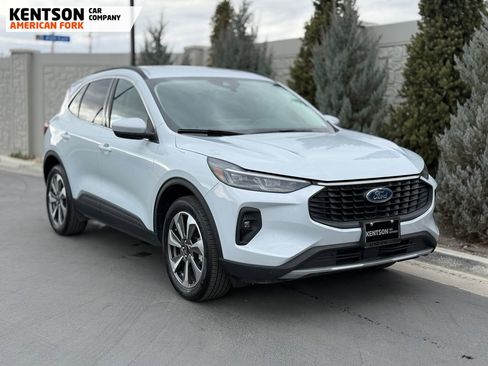 Used 2025 Ford Escape Platinum image 13