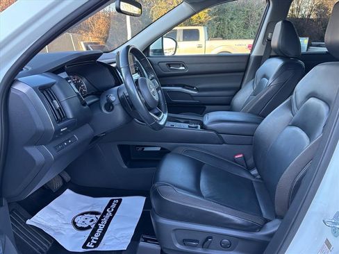 Used 2022 Nissan Pathfinder SL image 11