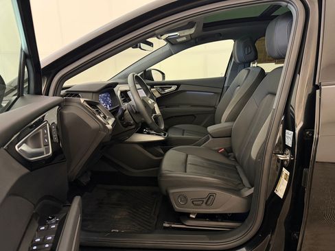 Used 2025 Audi Q4 e-tron Premium w/ Convenience Package RWD image 5