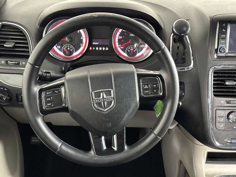Used 2014 Dodge Grand Caravan SXT image 14