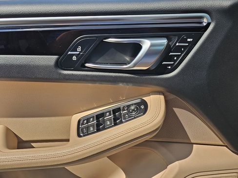 Used 2021 Porsche Macan image 29