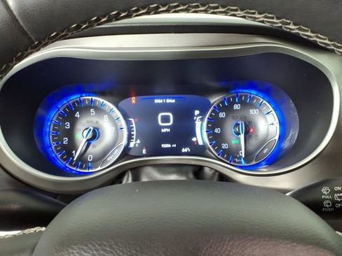 Used 2022 Chrysler Pacifica Touring-L FWD image 19