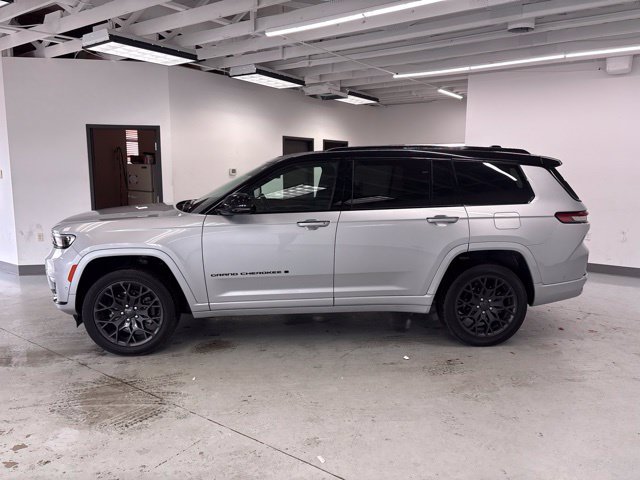 Used 2025 Jeep Grand Cherokee L Summit AWD/4WD image 5