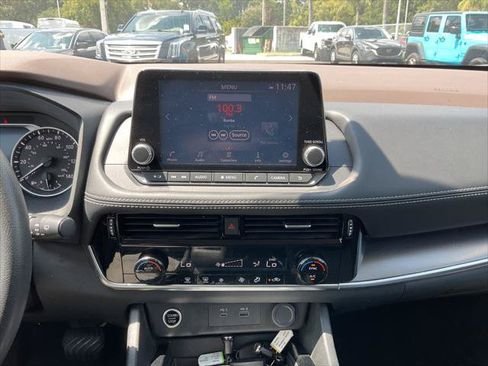 Used 2022 Nissan Rogue SV FWD image 21