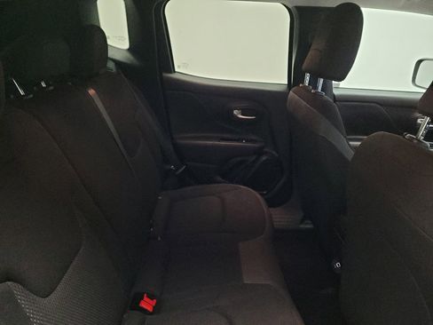Used 2020 Jeep Renegade Altitude FWD image 19