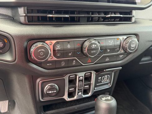 Used 2026 Jeep Wrangler Unlimited Sport AWD/4WD image 24