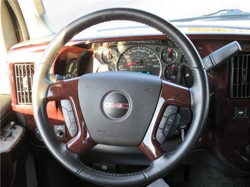 Used 2020 GMC Savana 2500 w/ Enhanced Convenience Package image 29