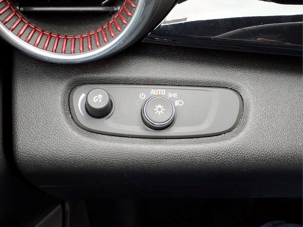 Used 2024 Chevrolet Trax RS w/ Driver Confidence Package FWD image 17