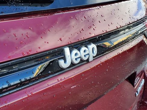 Used 2024 Jeep Grand Cherokee Limited image 6