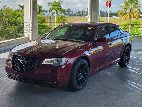 Used 2017 Chrysler 300 Limited w/ Value Package AWD/4WD image 4