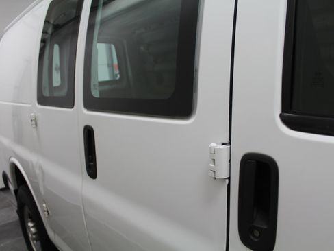 Used 2018 Chevrolet Express 2500 w/ Driver Convenience Package image 33