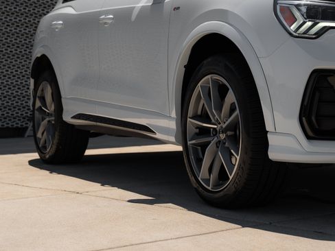 Certified 2024 Audi Q3 2.0T Premium AWD/4WD image 31