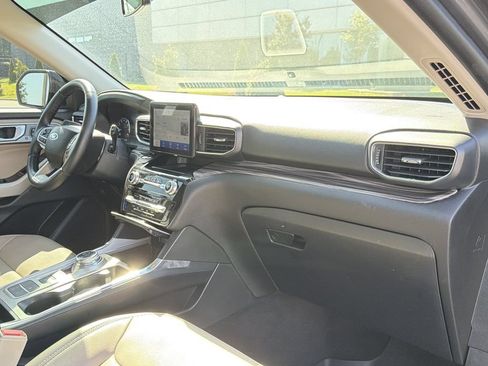 Used 2022 Ford Explorer Limited w/ Equipment Group 301A RWD image 19