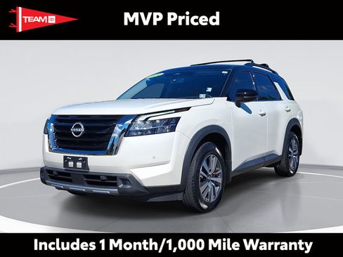Used 2024 Nissan Pathfinder SL AWD/4WD image 1