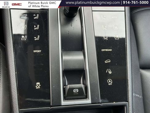 Used 2023 Porsche Macan image 26