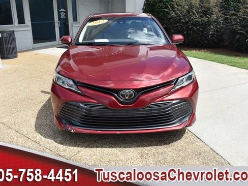Used 2019 Toyota Camry LE FWD image 4