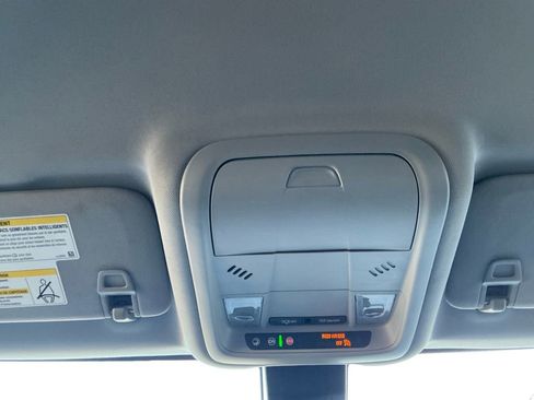 Used 2024 GMC Terrain SLE image 21