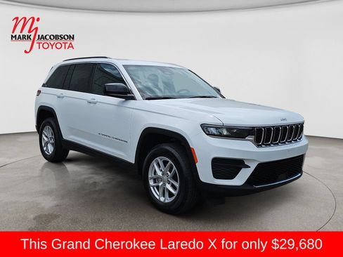 Used 2025 Jeep Grand Cherokee Laredo X w/ Luxury Tech Group I RWD image 5