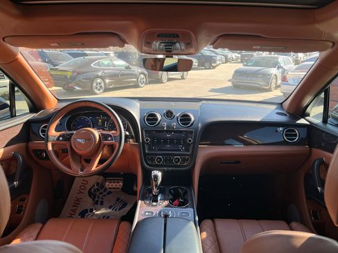 Used 2019 Bentley Bentayga image 22