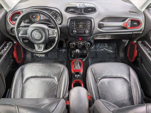 Used 2017 Jeep Renegade Trailhawk w/ Premium Trailhawk Package image 18