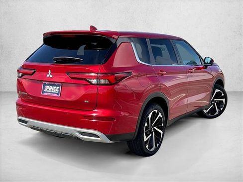 Used 2022 Mitsubishi Outlander SE FWD image 2