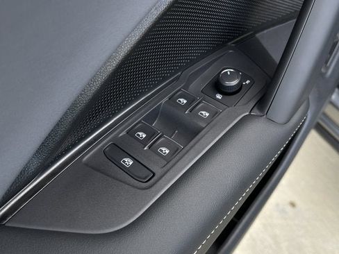 New 2025 Volkswagen Tiguan SE image 10